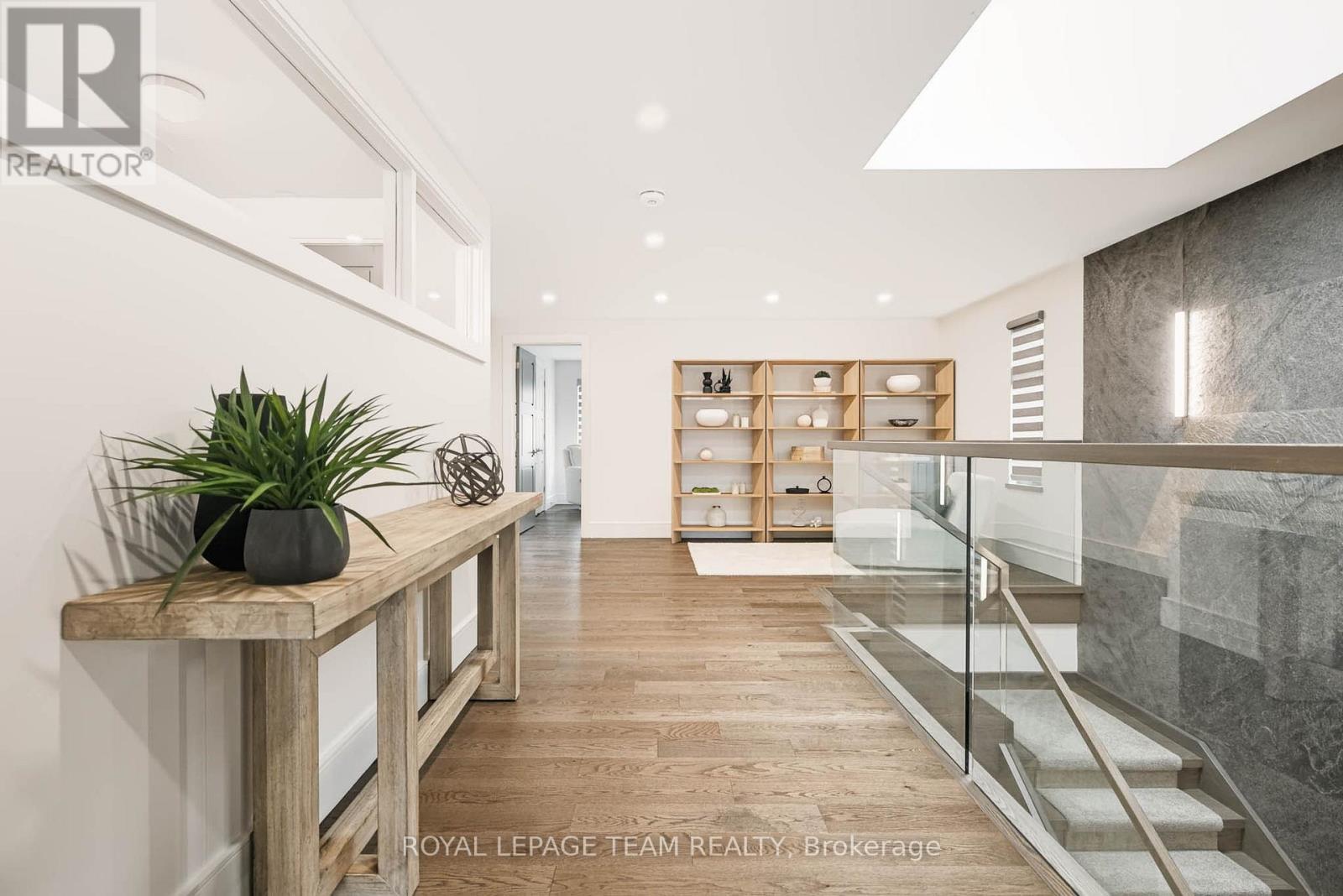 521 WESTMINSTER AVENUE - Image 33