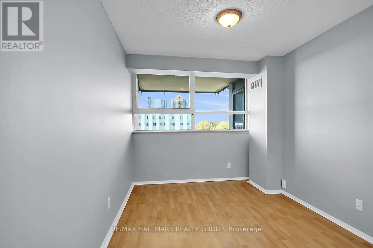 #704 555 BRITTANY DRIVE - Image 20