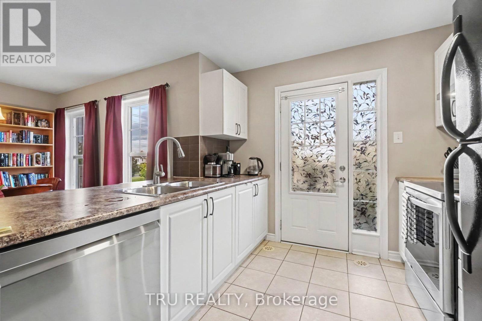 2650 BAYNES SOUND WAY - 10