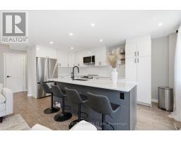 Bathroom - 6917 Bilberry Drive, Ottawa, ON K1C2C1 Photo 7
