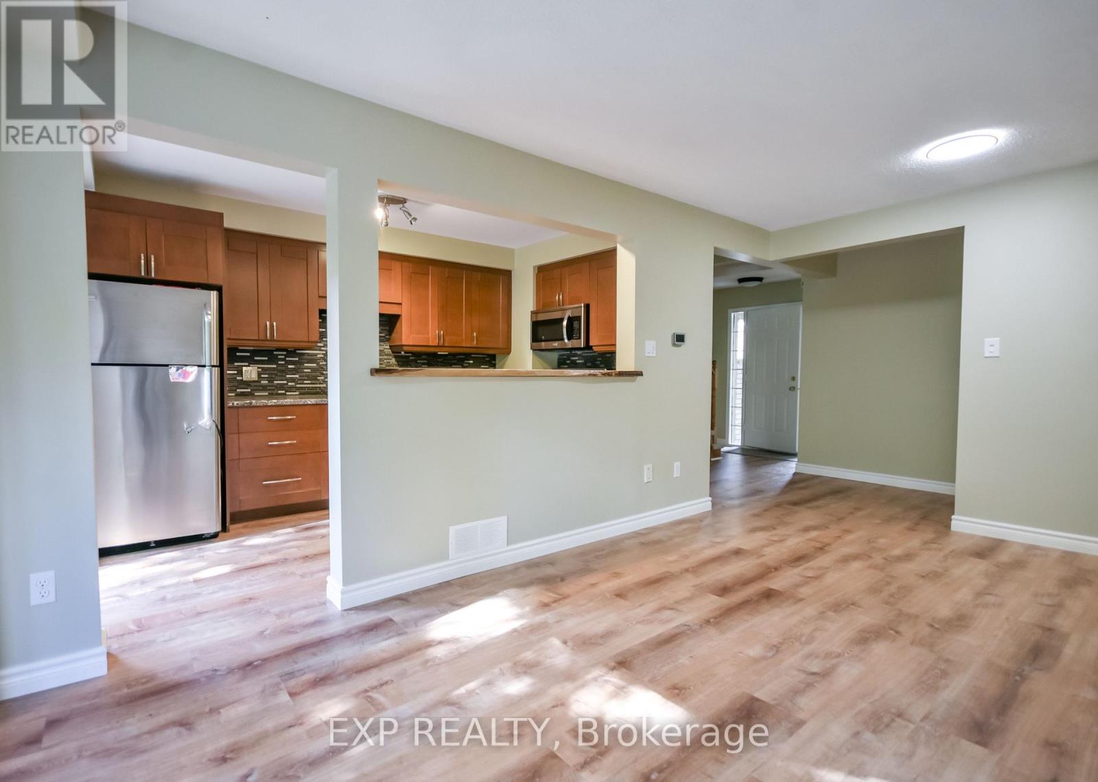 14- 492 Laclie Street, Orillia, ON photo 1