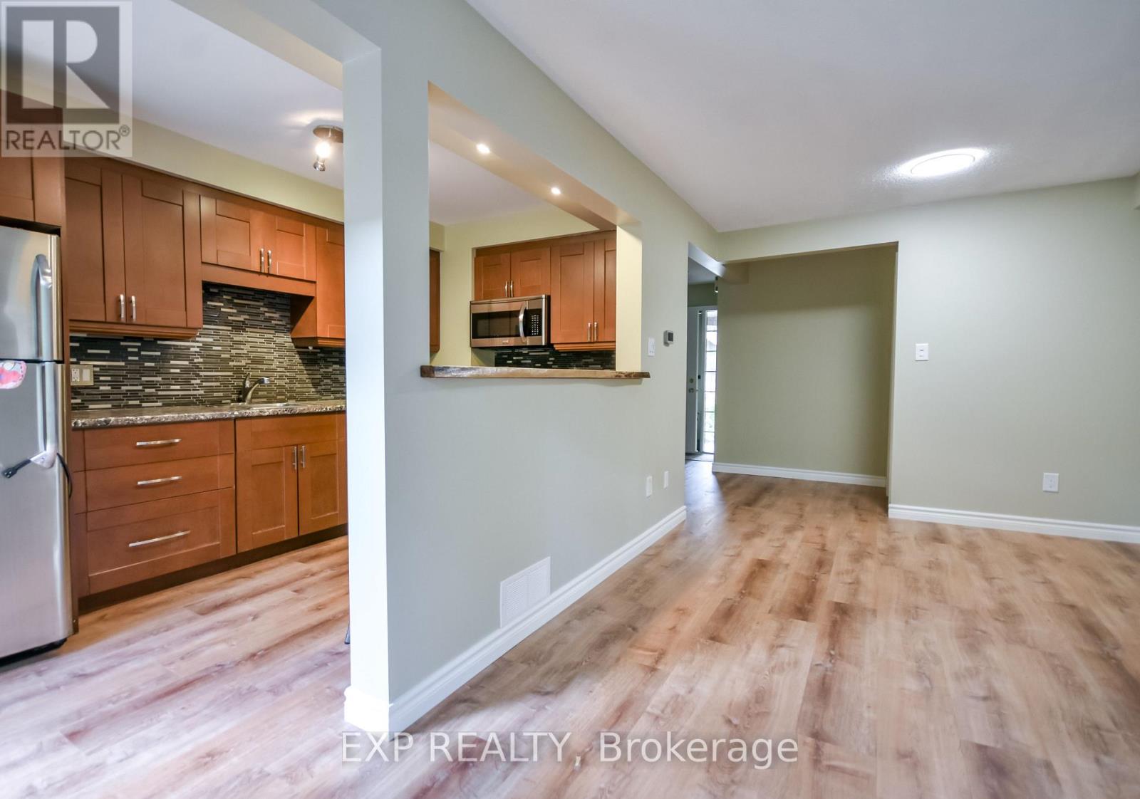 14- 492 Laclie Street, Orillia, ON photo 6
