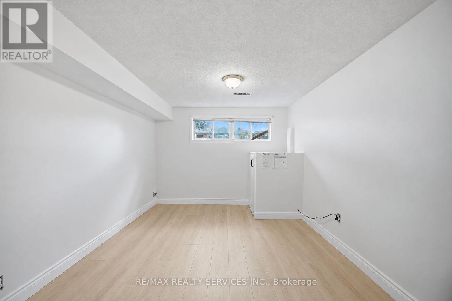 27 EDGEMONT DRIVE - 40