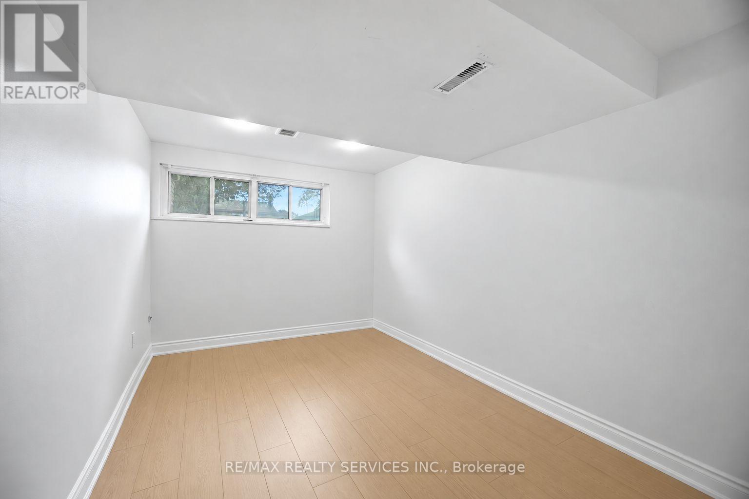 27 EDGEMONT DRIVE - 42