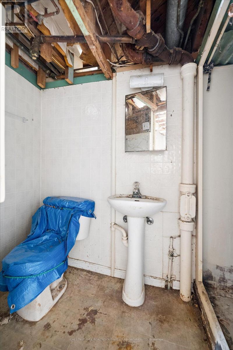 2 Lincoln Crescent, Guelph, ON photo 33