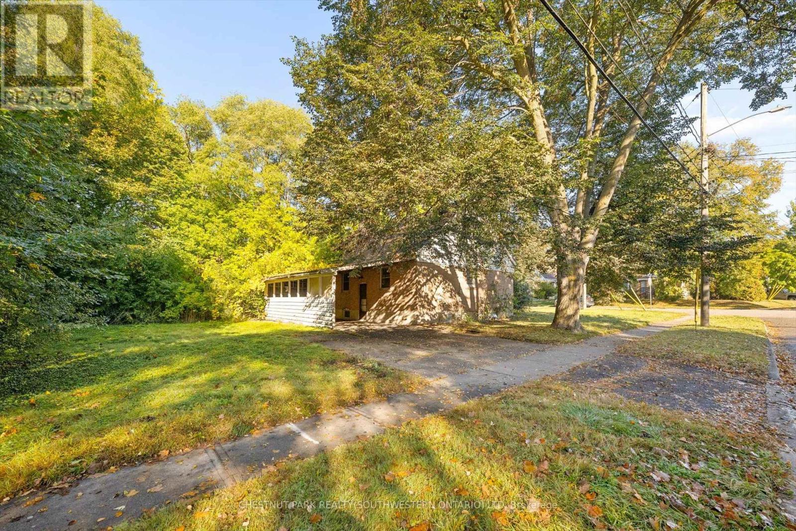 2 Lincoln Crescent, Guelph, ON photo 6