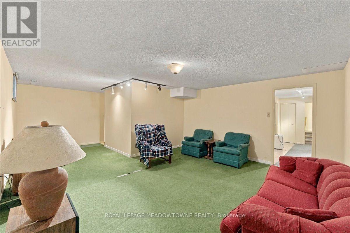 137 ORCHARD DRIVE - 31