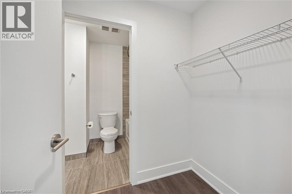 25 Wellington Street South — photo 21
