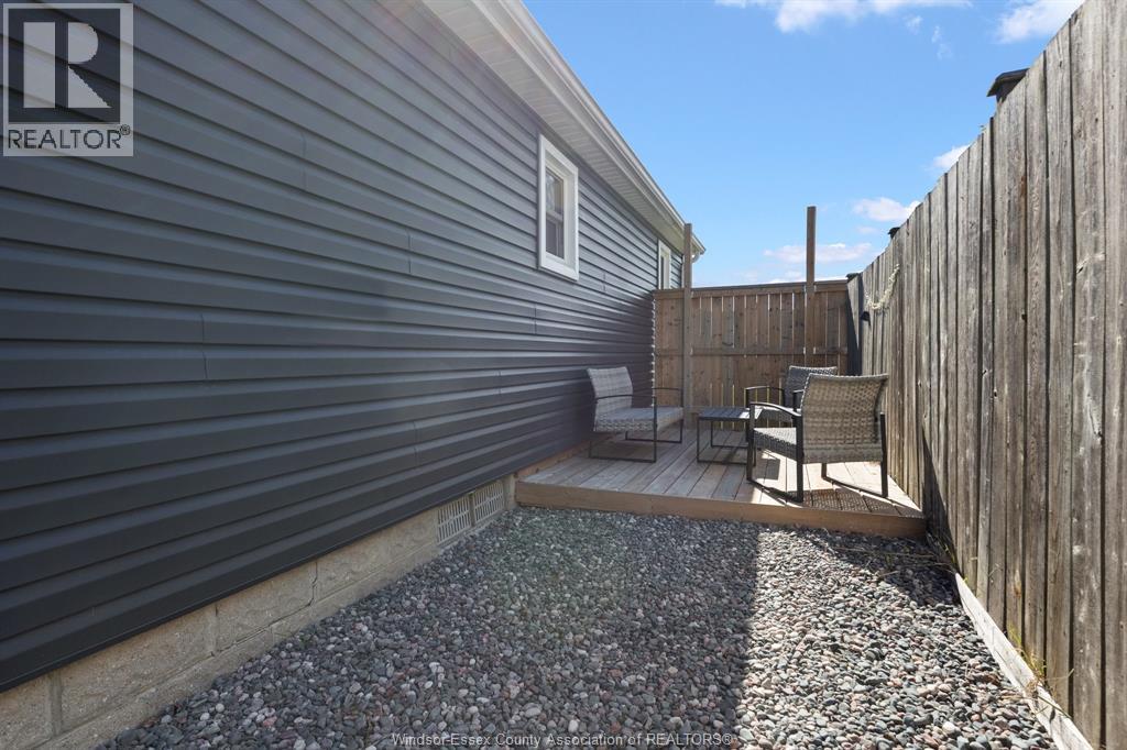 102 DUFF AVENUE - 18