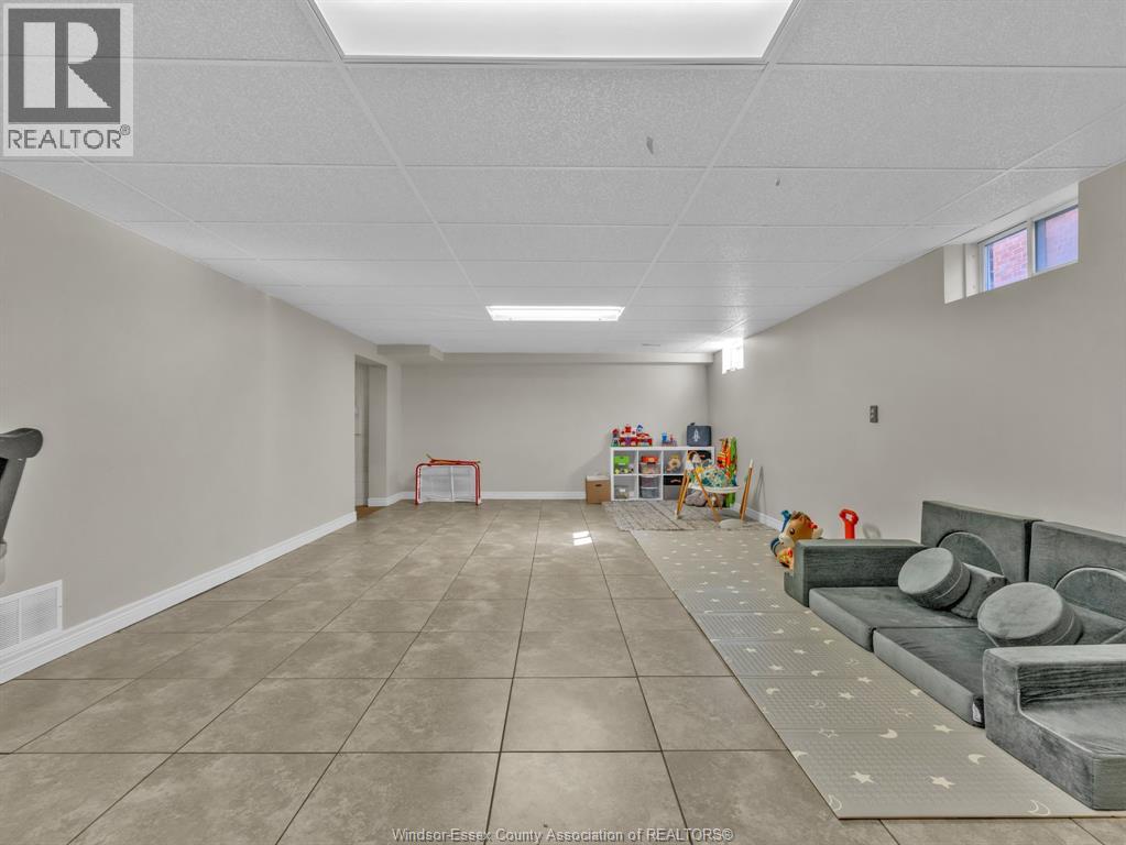 9 EVANS AVENUE - 24