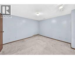 64 Edforth Crescent NW - photo 41