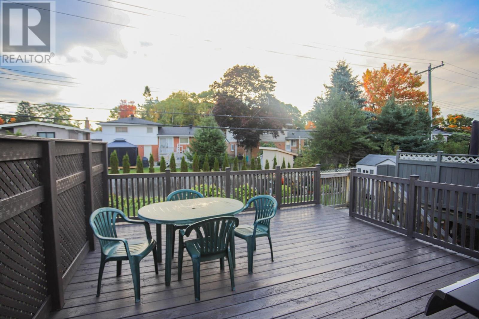 882 Pine St — photo 23