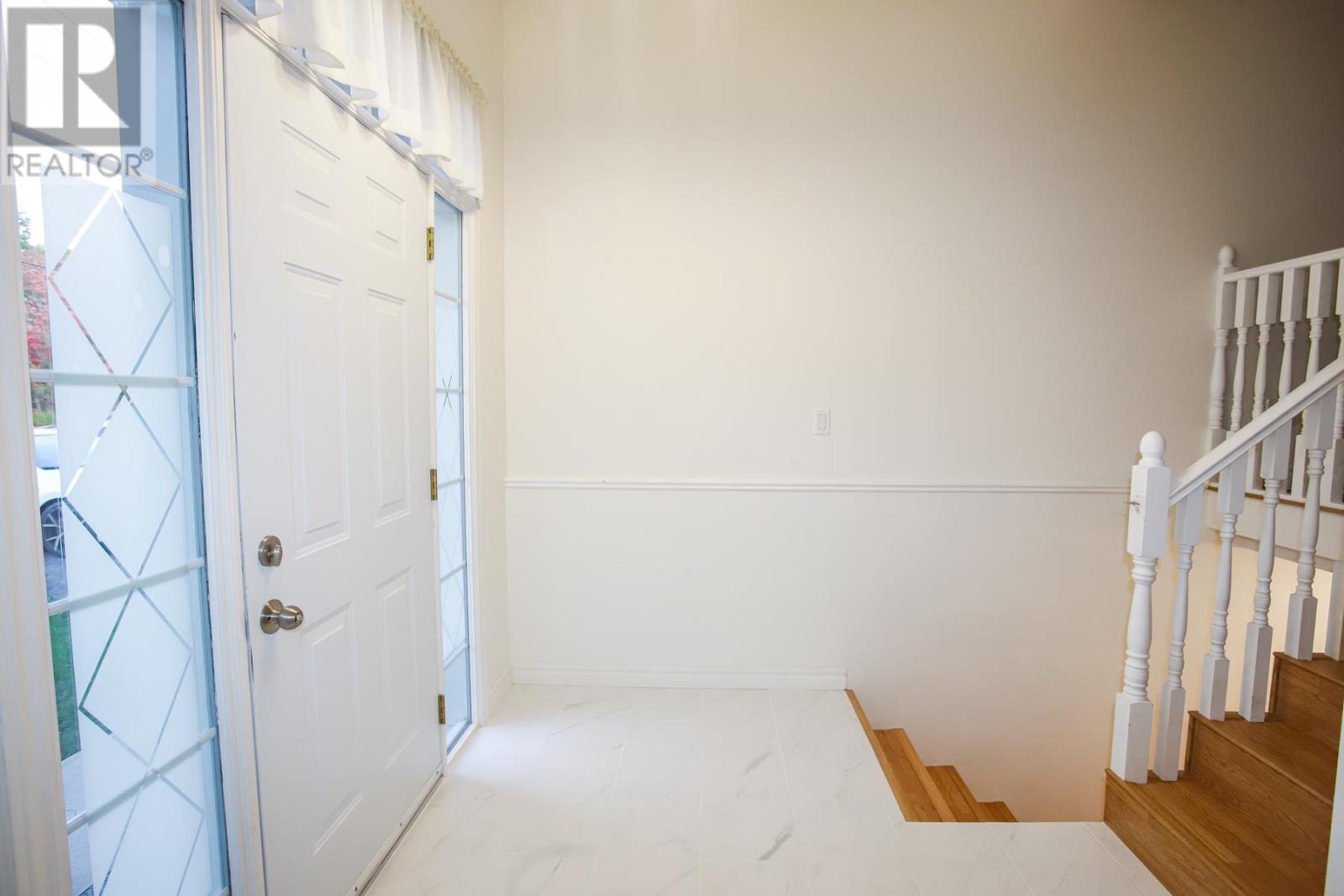 882 Pine St — photo 8