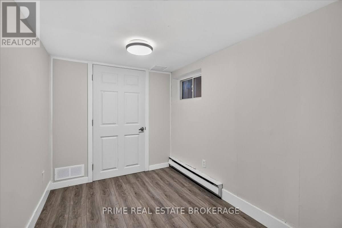 42 Bruce Street — photo 23
