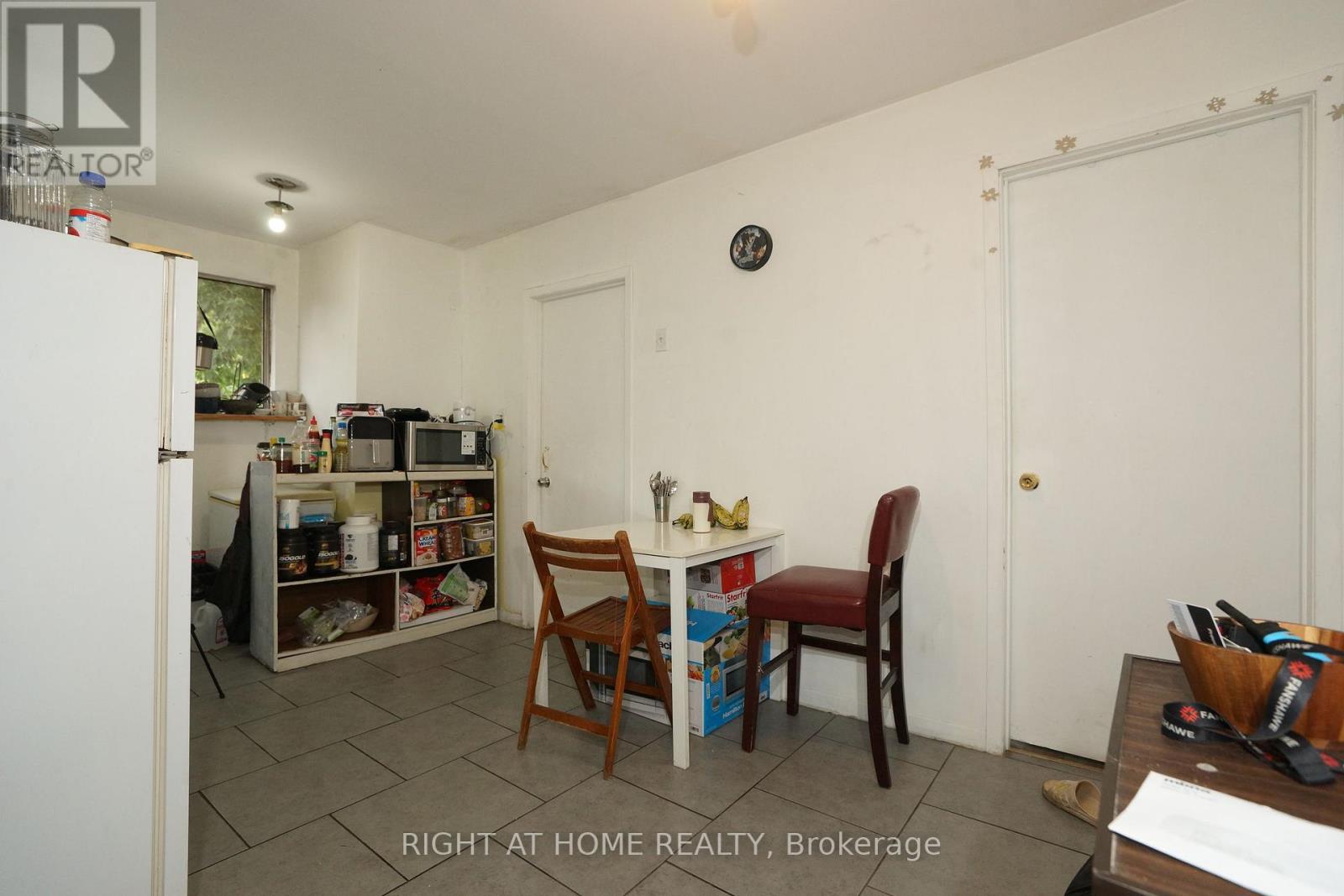 59 SAUNBY STREET N - 12