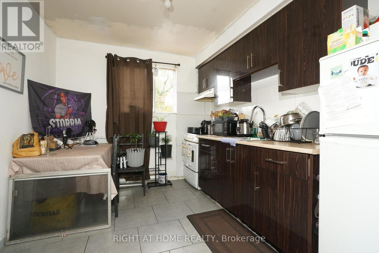 59 Saunby Street North — photo 22