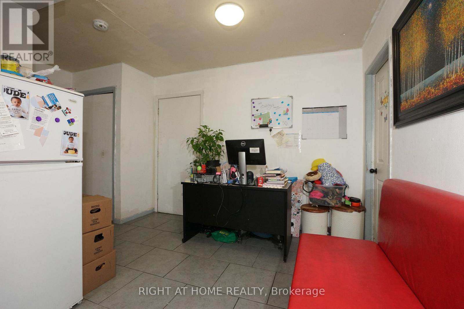 59 Saunby Street North — photo 24