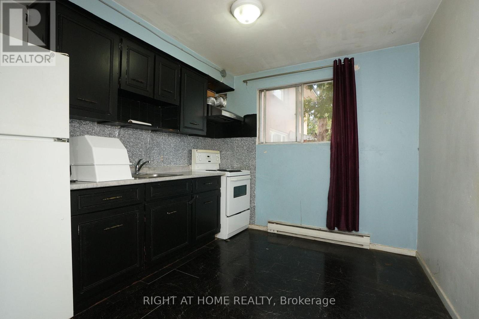 59 Saunby Street North — photo 40