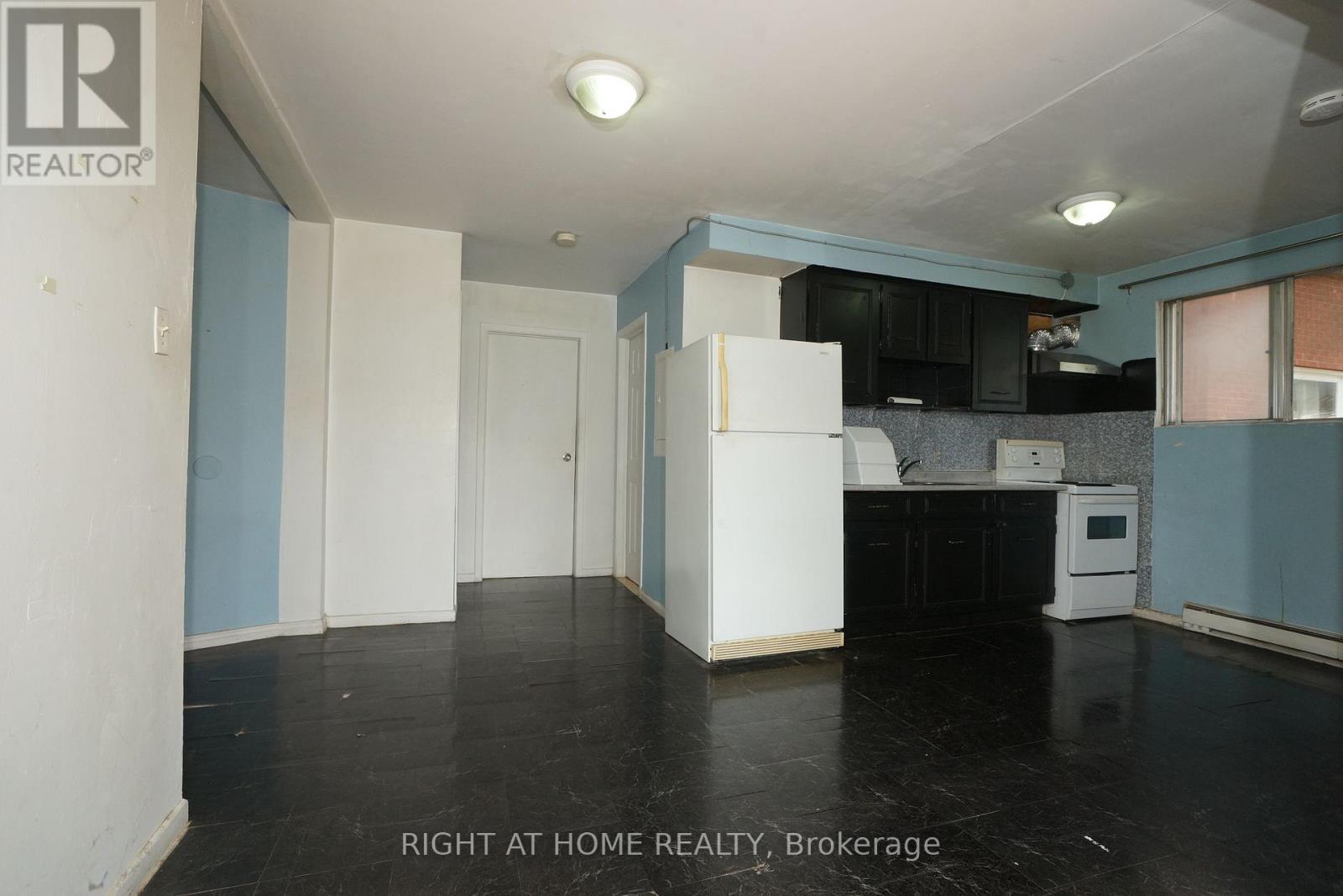 59 Saunby Street North — photo 44