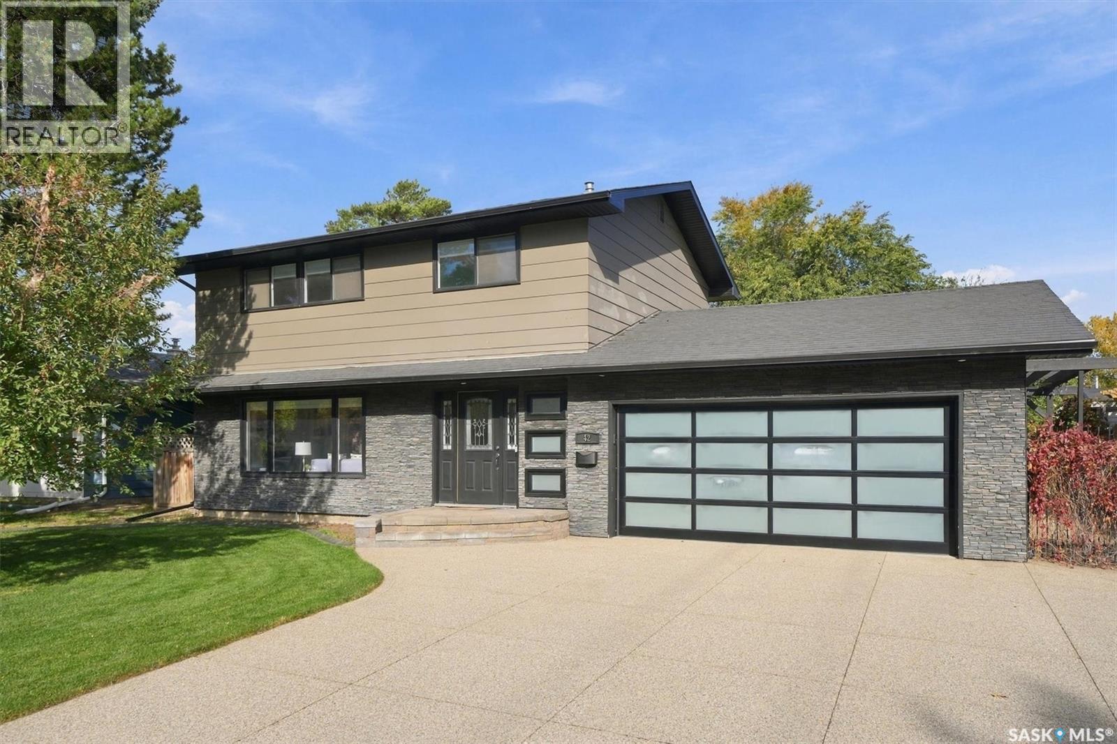 42 Kootenay DRIVE - 1