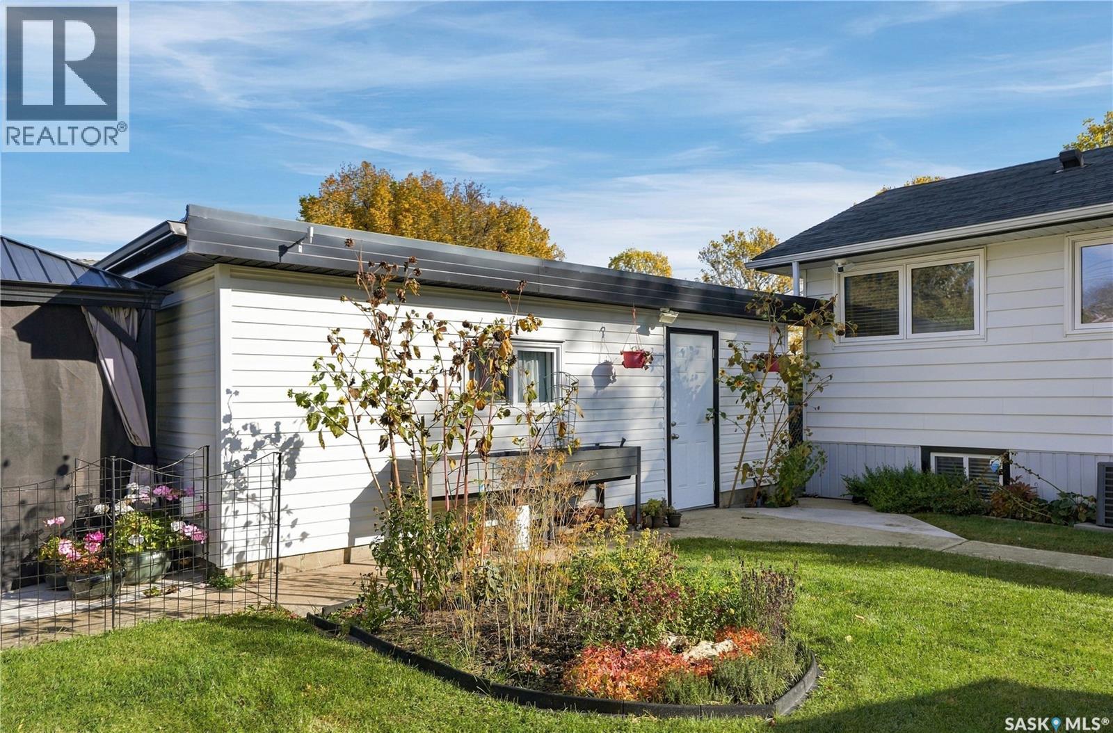 1333 M AVENUE S - 44
