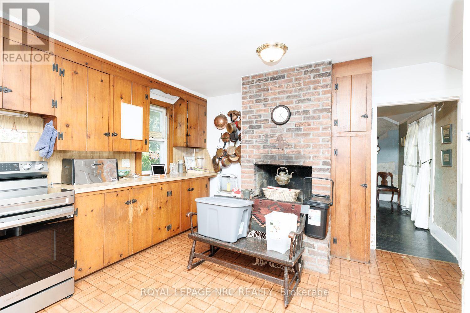 292 JOHNSON STREET S - 10