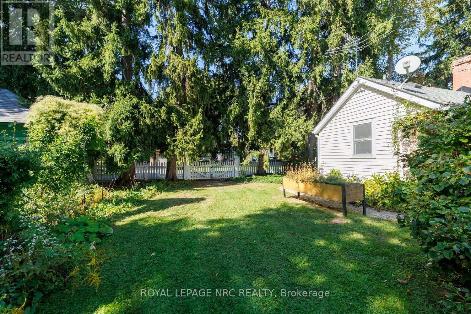 292 JOHNSON STREET S - 29