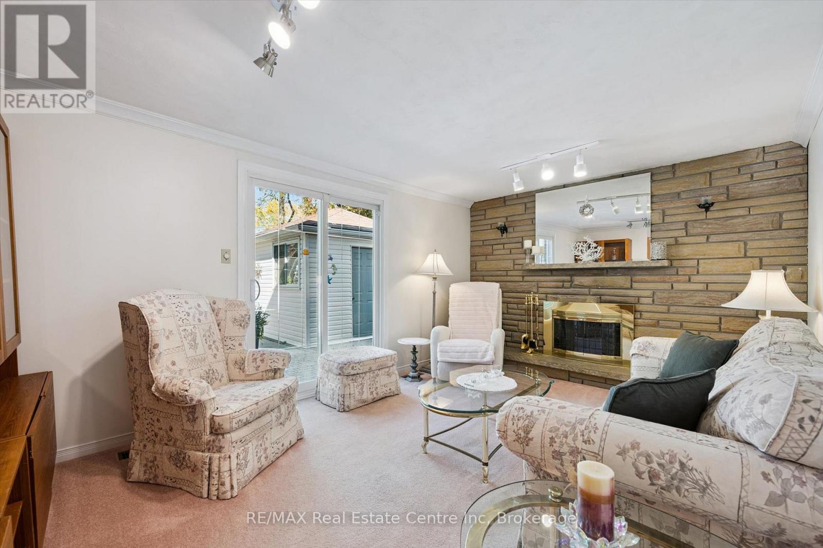 47 LAMBERT CRESCENT - 16