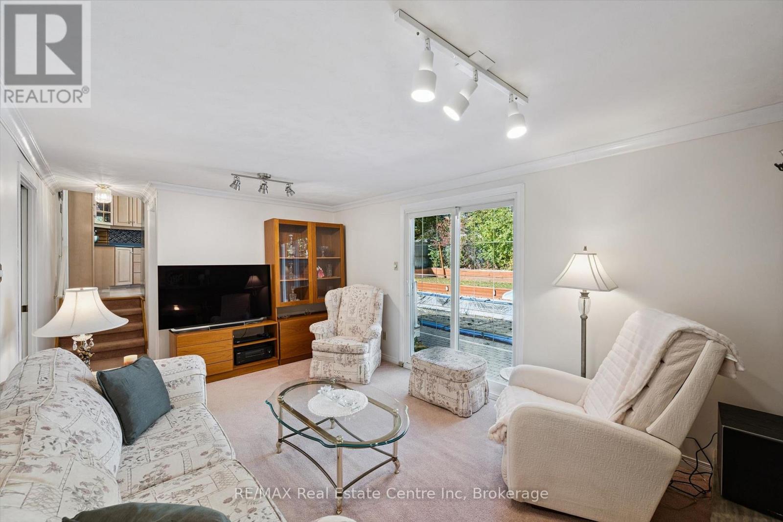 47 LAMBERT CRESCENT - 18