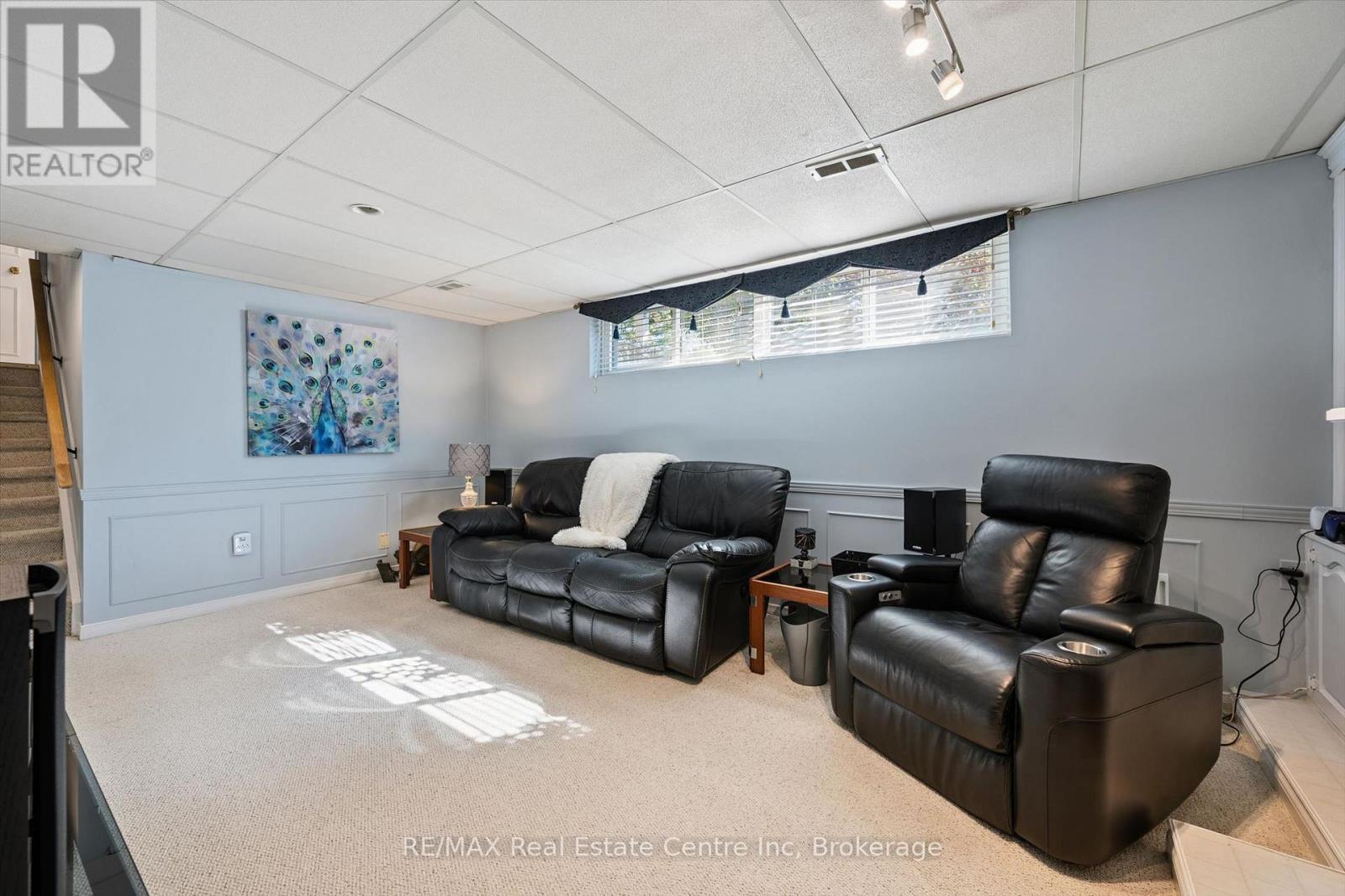 47 LAMBERT CRESCENT - 26