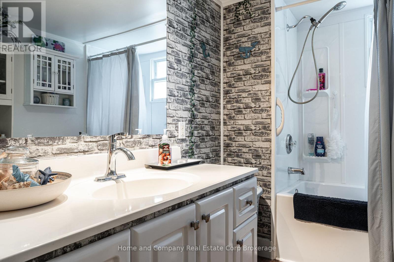 114 Oak Street — photo 14