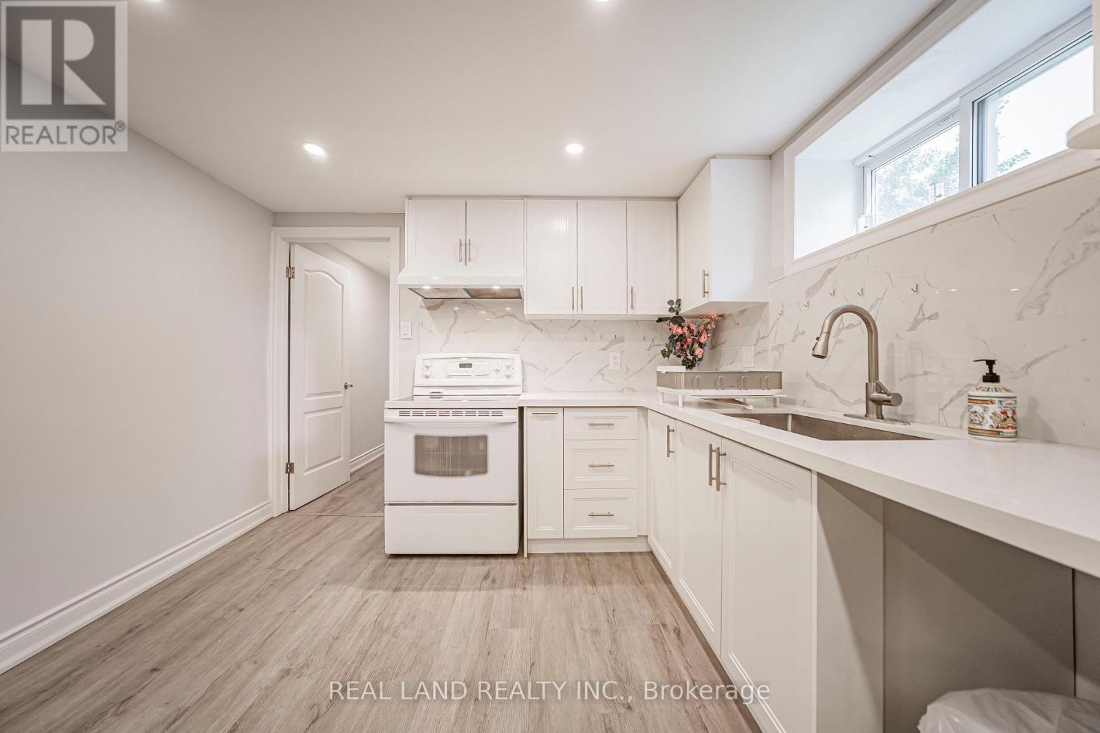 37 Pawnee Avenue, Toronto, ON photo 31