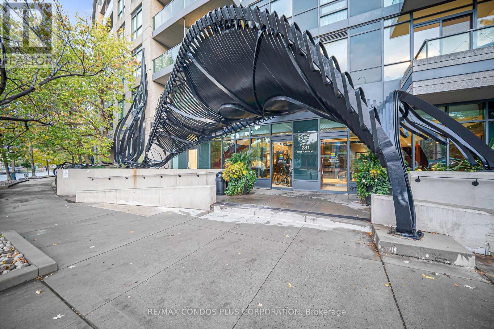 231 Fort York Boulevard — photo 2