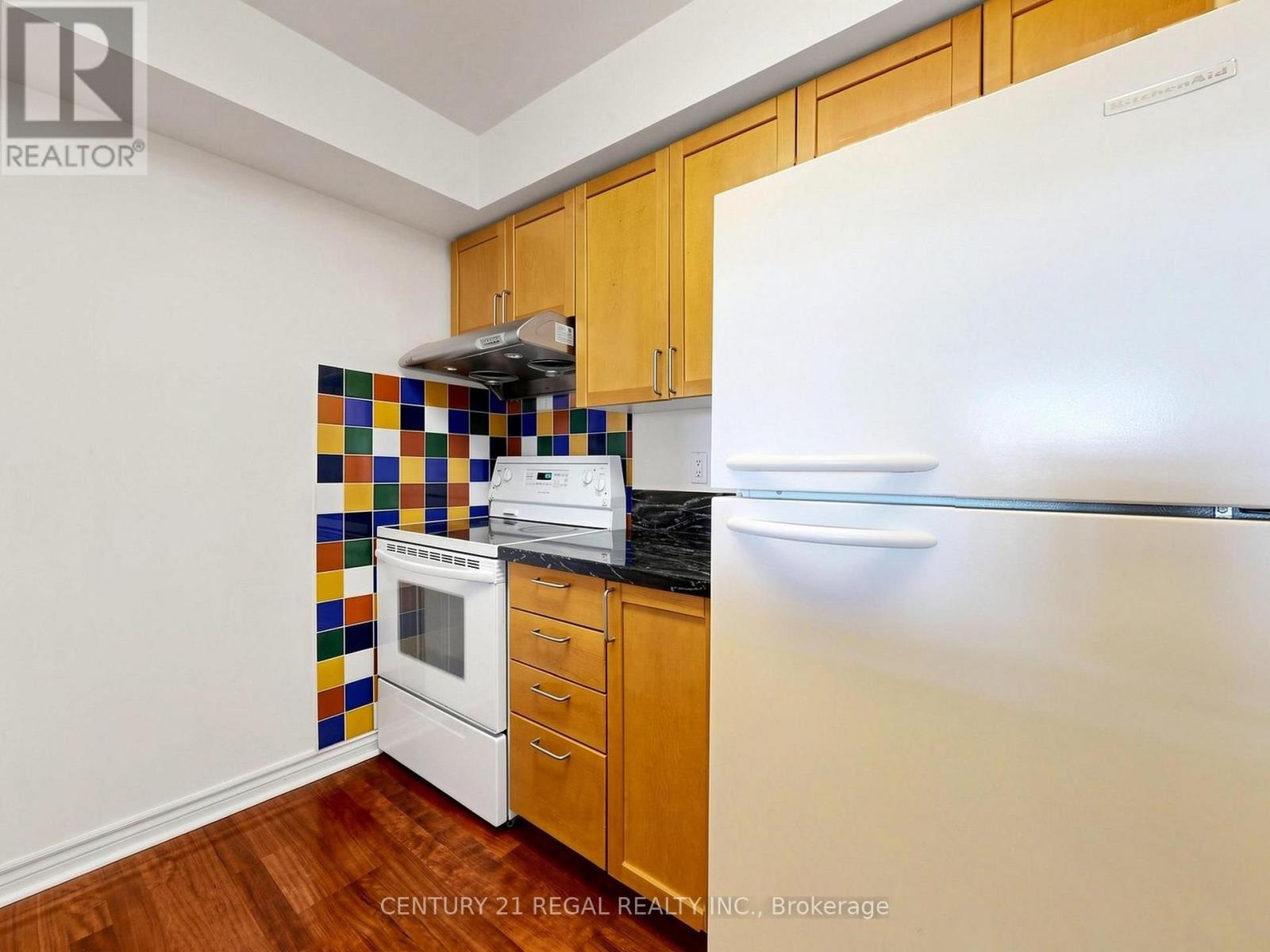 650 Lawrence Avenue West — photo 10