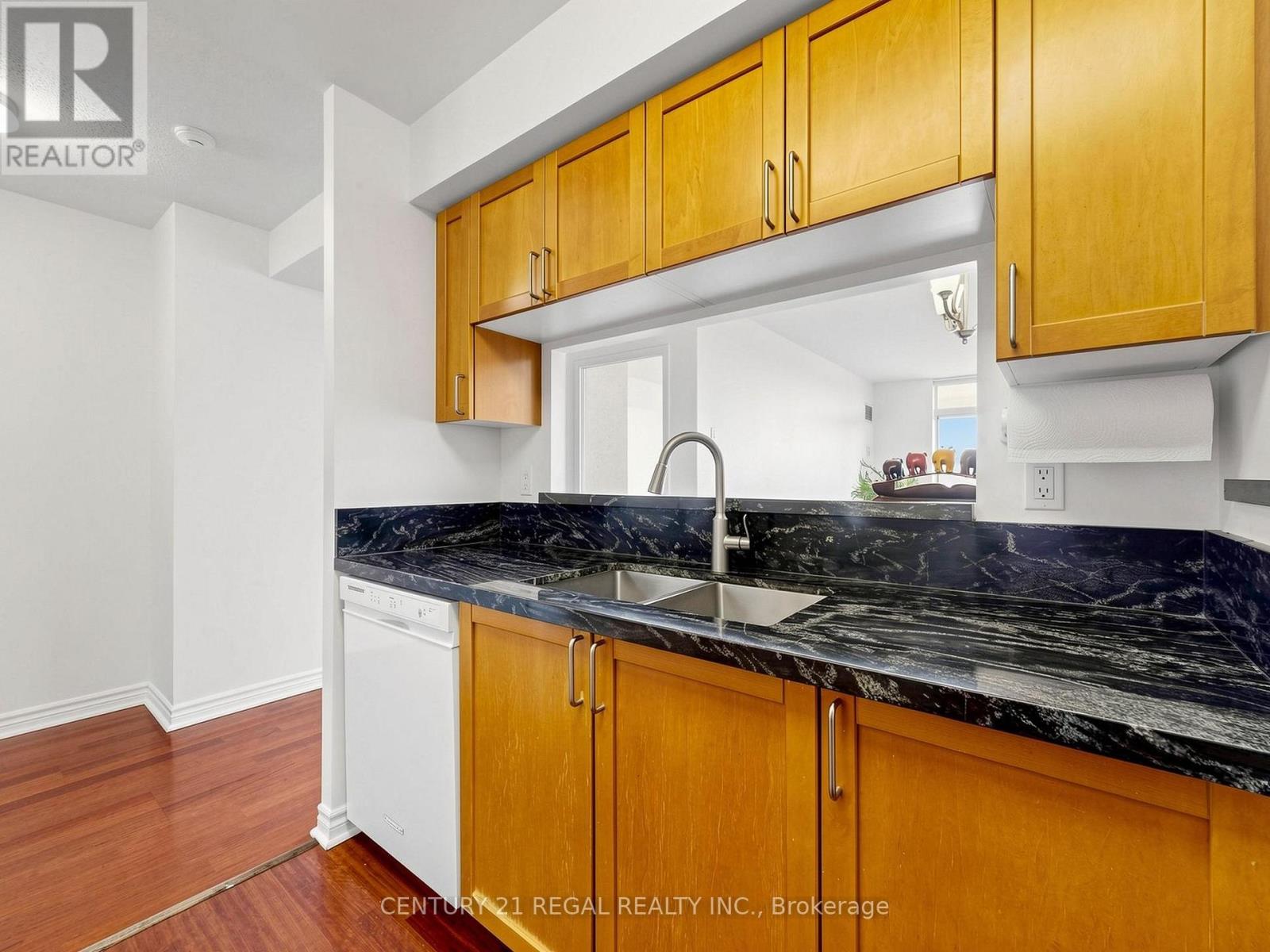 650 Lawrence Avenue West — photo 11