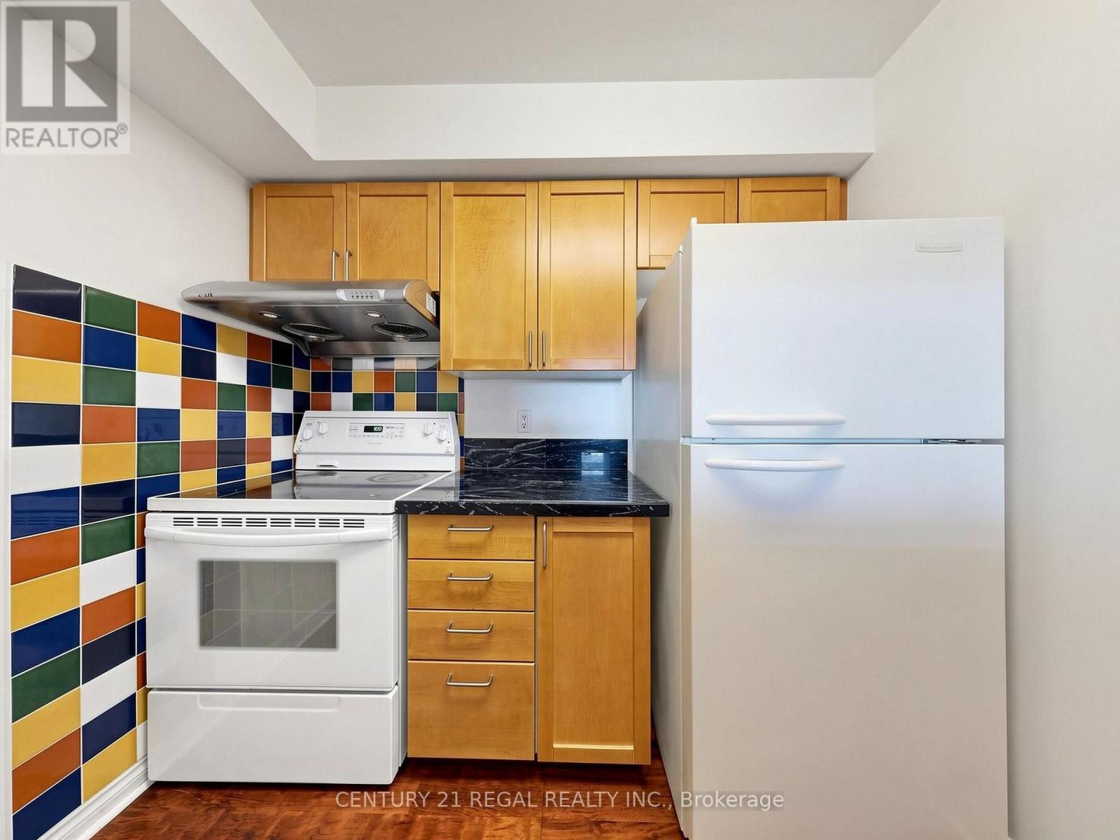 650 Lawrence Avenue West — photo 12