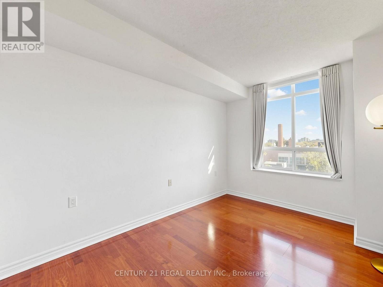 650 Lawrence Avenue West — photo 13