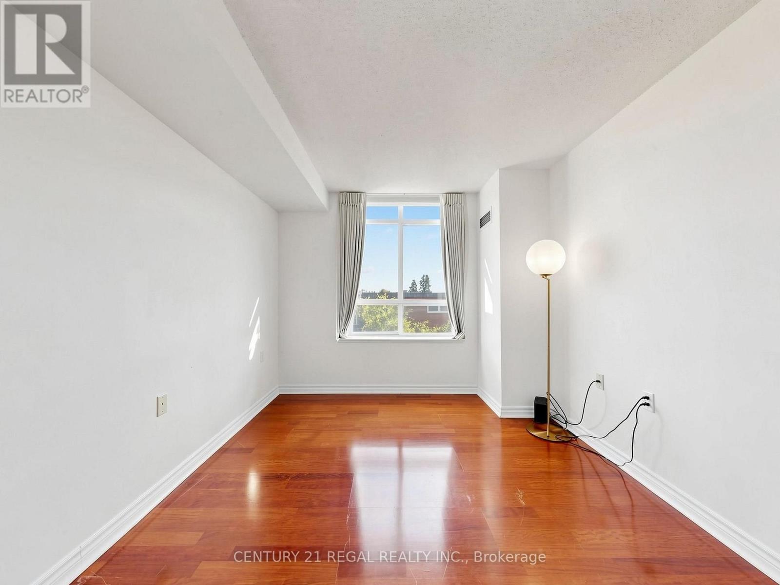 650 Lawrence Avenue West — photo 14