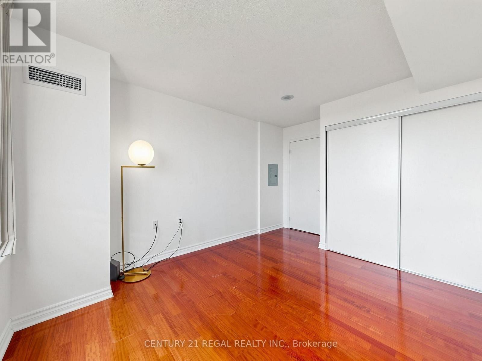650 Lawrence Avenue West — photo 15