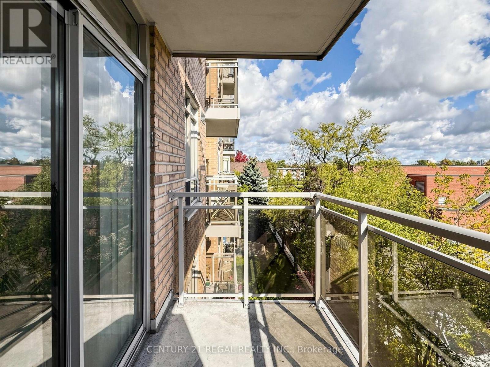 650 Lawrence Avenue West — photo 21