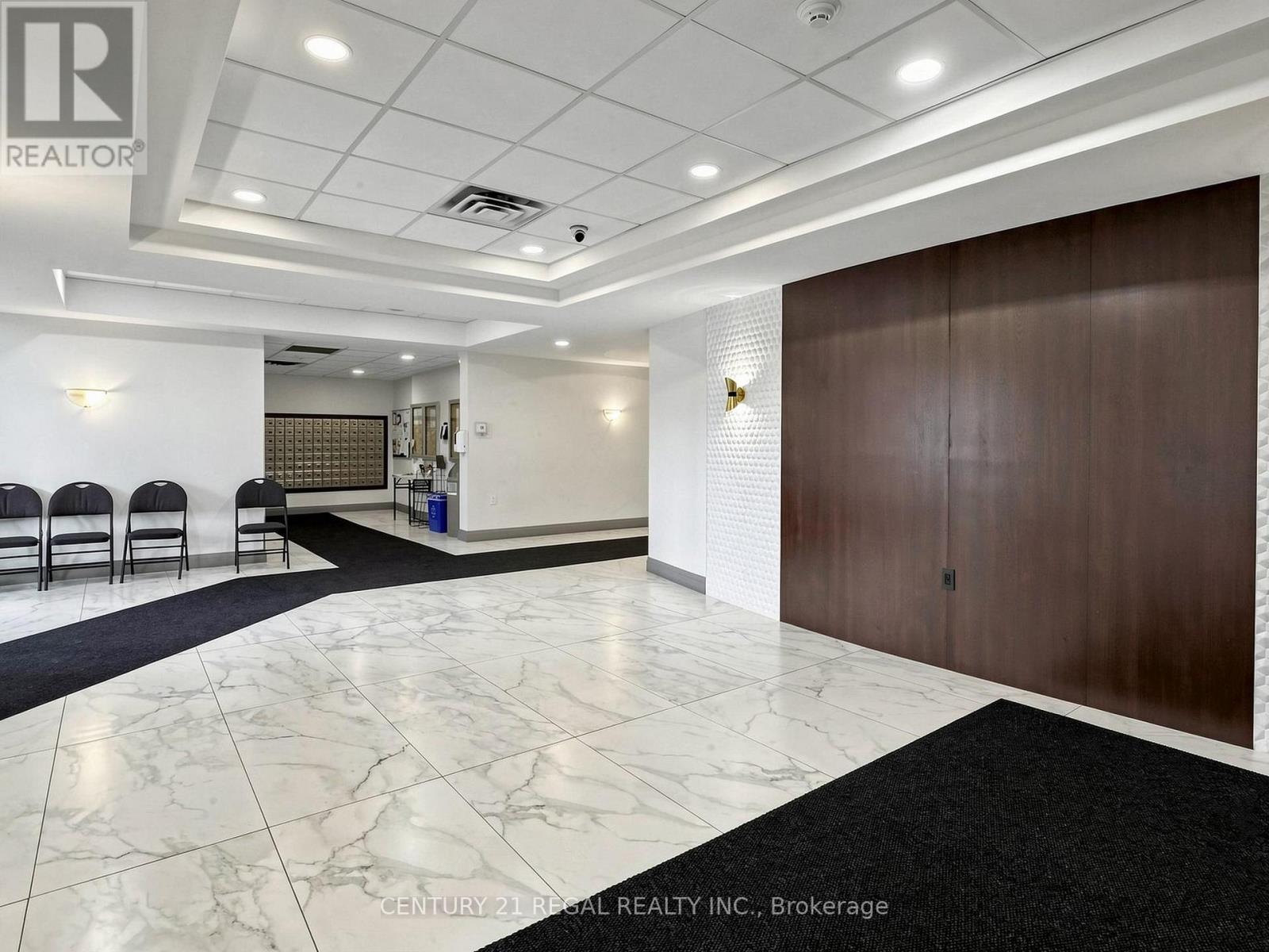 650 Lawrence Avenue West — photo 25