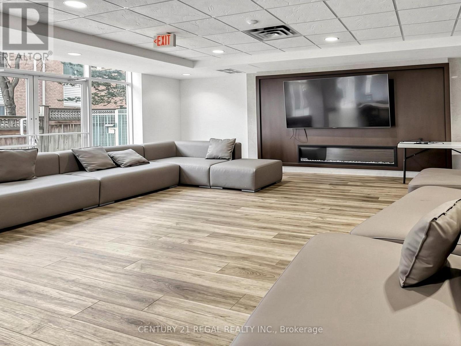 650 Lawrence Avenue West — photo 26