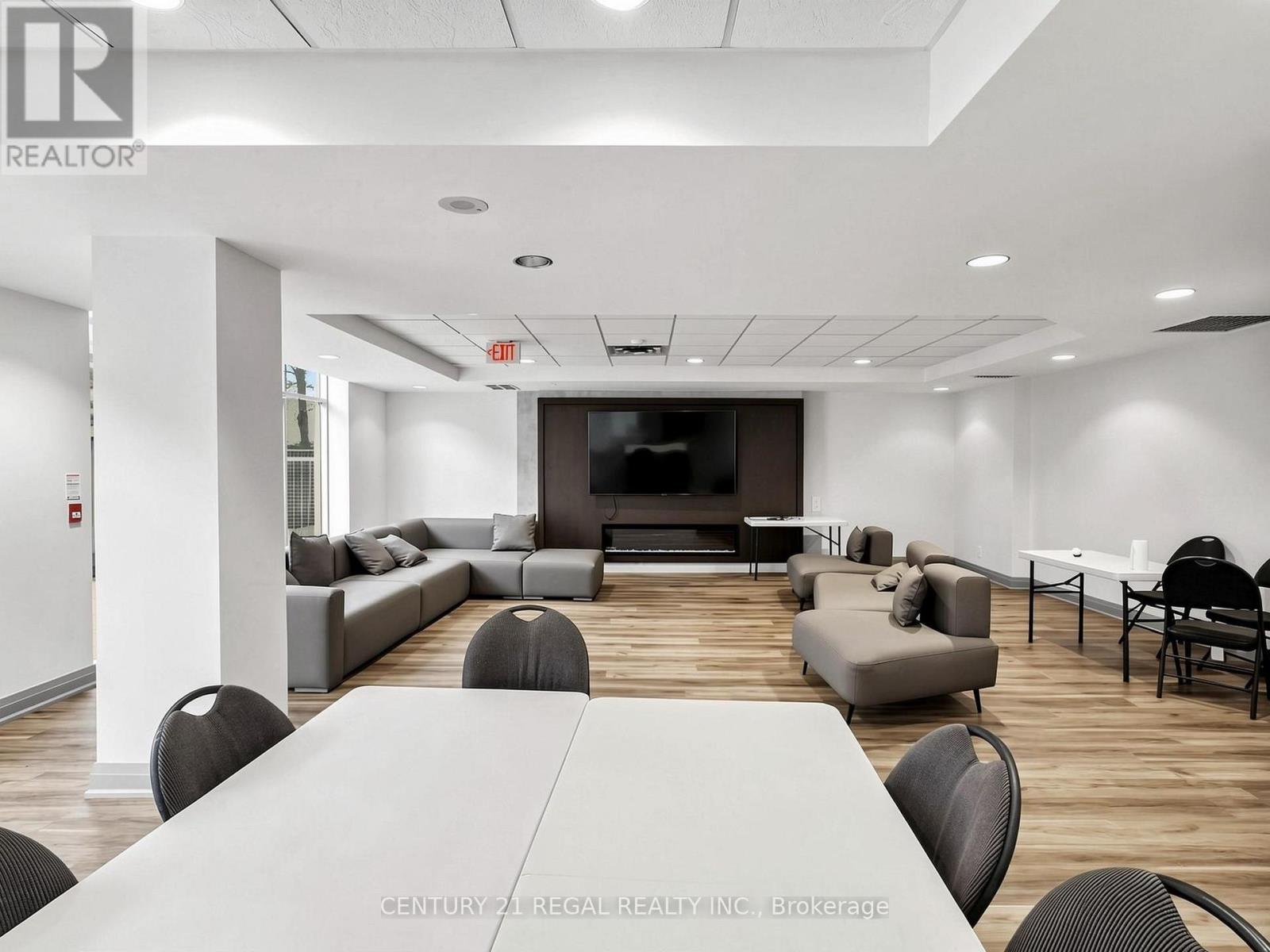 650 Lawrence Avenue West — photo 30