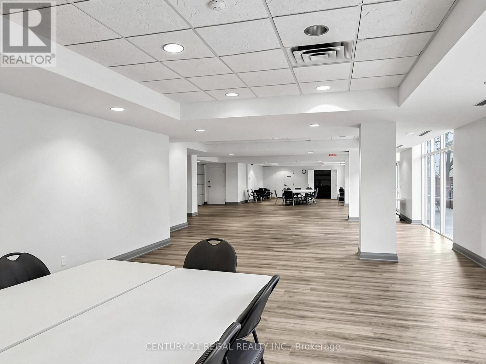 650 Lawrence Avenue West — photo 31