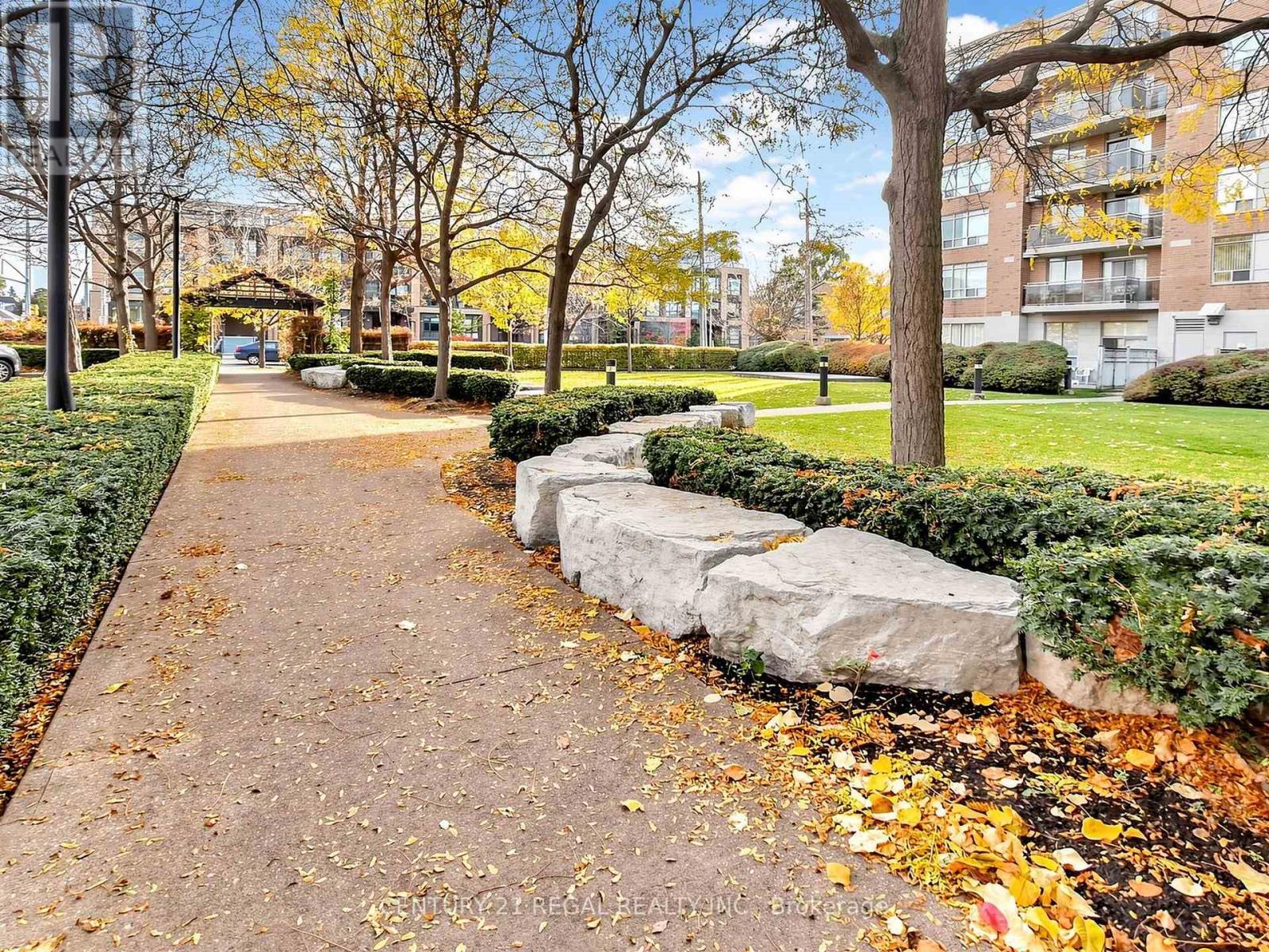 650 Lawrence Avenue West — photo 36