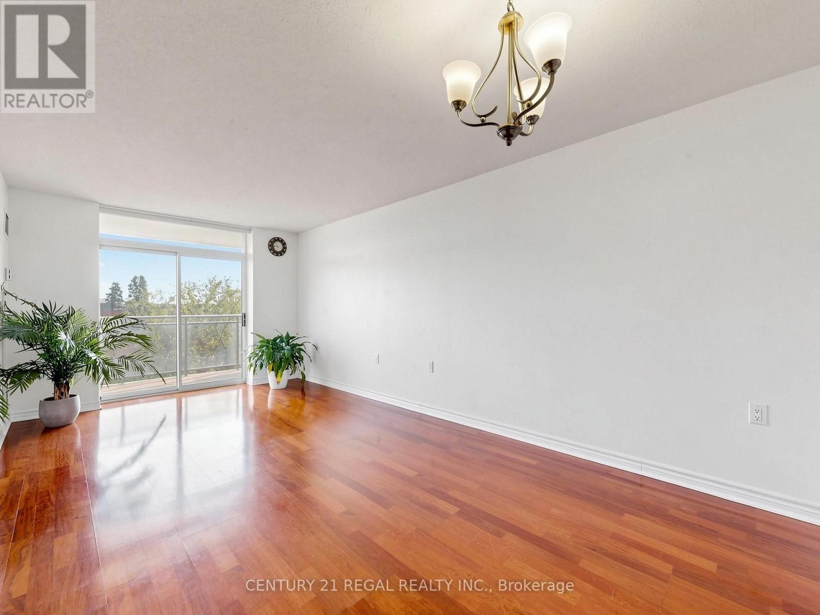 650 Lawrence Avenue West — photo 4