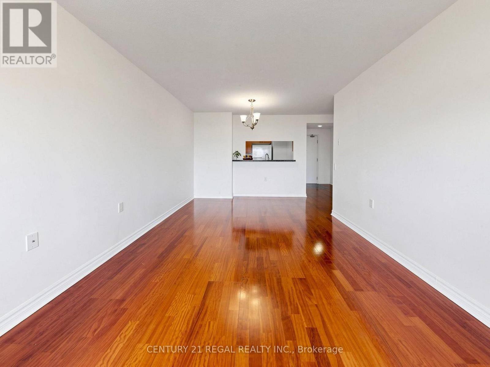 650 Lawrence Avenue West — photo 7