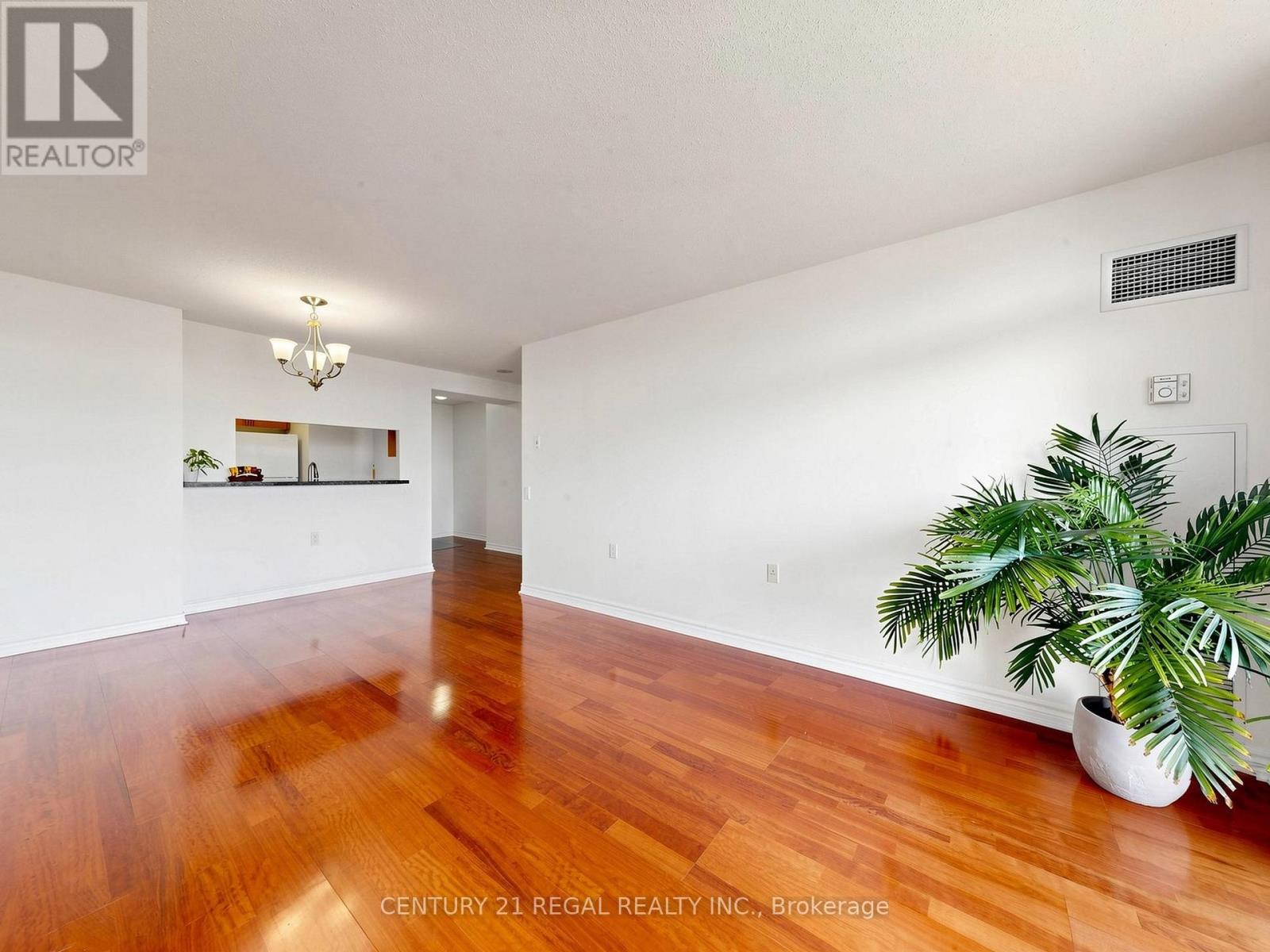 650 Lawrence Avenue West — photo 8