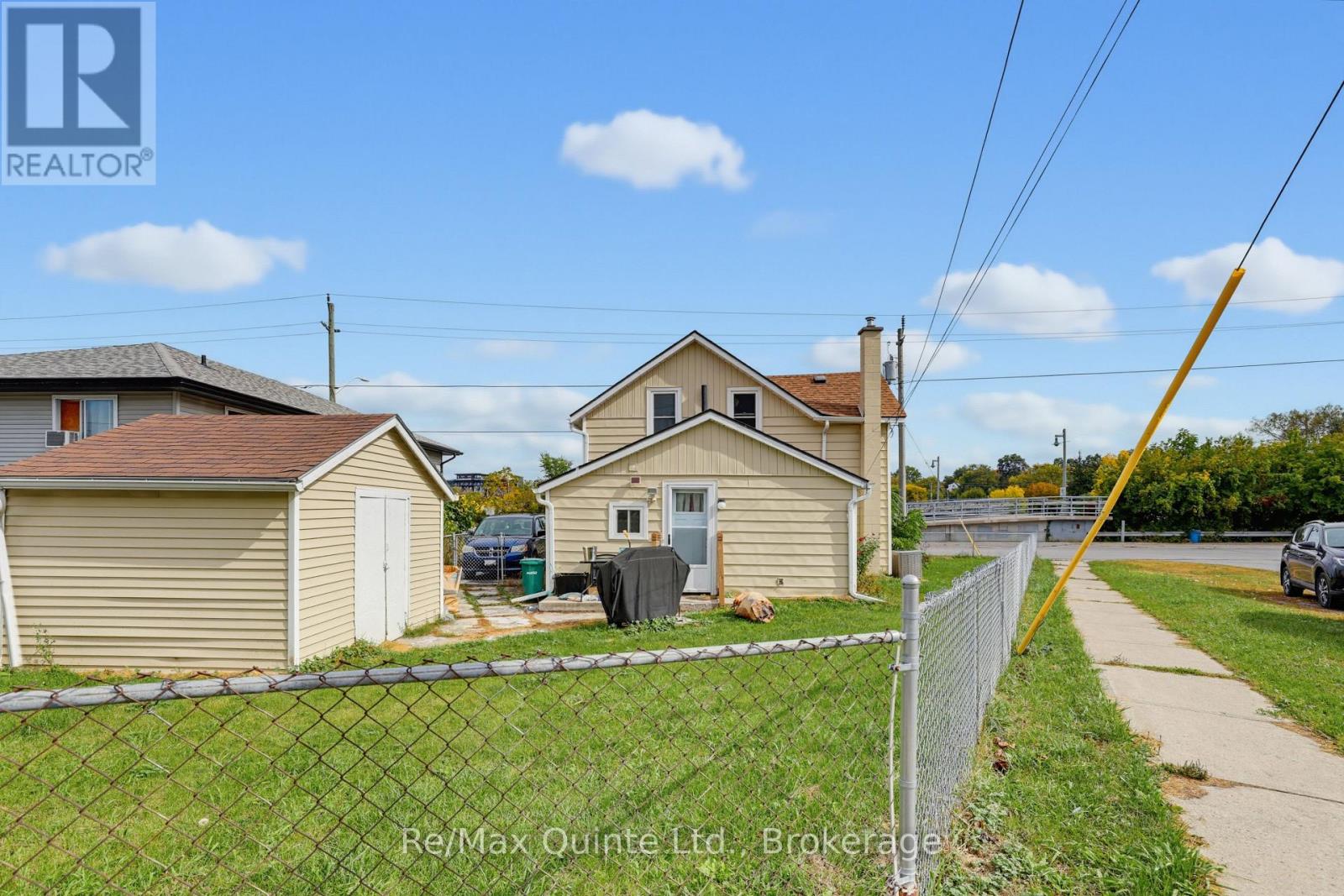 84 Moira Street East, Belleville, ON photo 17