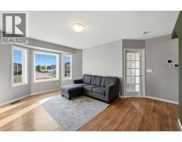 Bedroom - 124 Pioneer Way, Blackfalds, AB T4M0B7 Photo 9